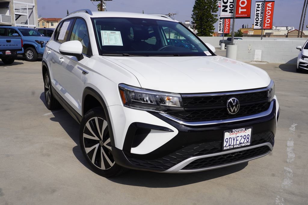 Used 2023 Volkswagen Taos SE image 2