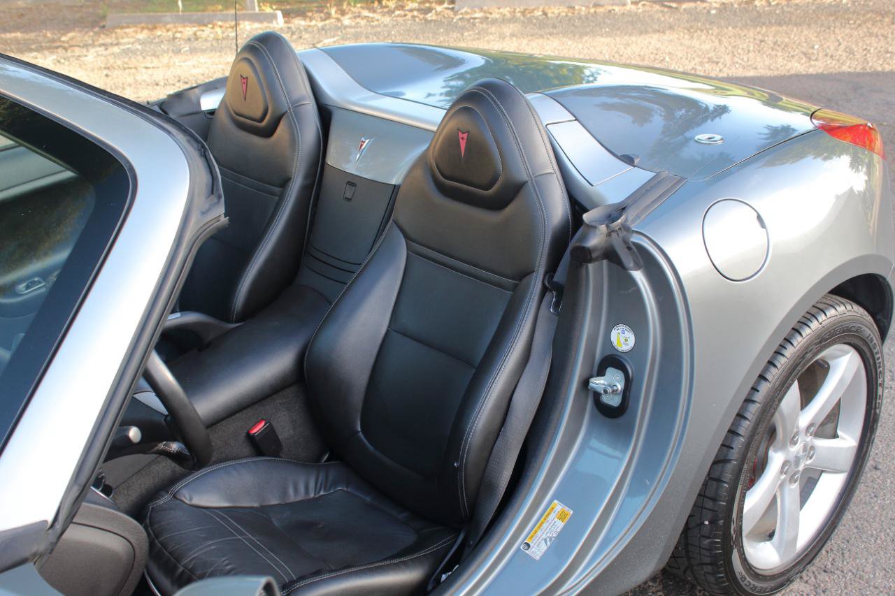 Used 2007 Pontiac Solstice Convertible w/ Premium Package RWD image 36