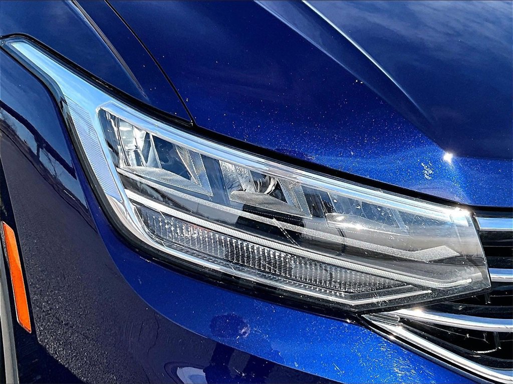 Used 2024 Volkswagen Tiguan Wolfsburg Edition image 12