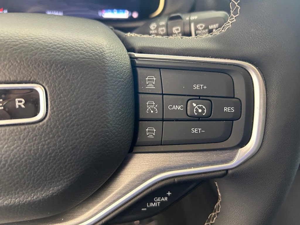 Used 2025 Jeep Wagoneer Series II AWD/4WD image 46