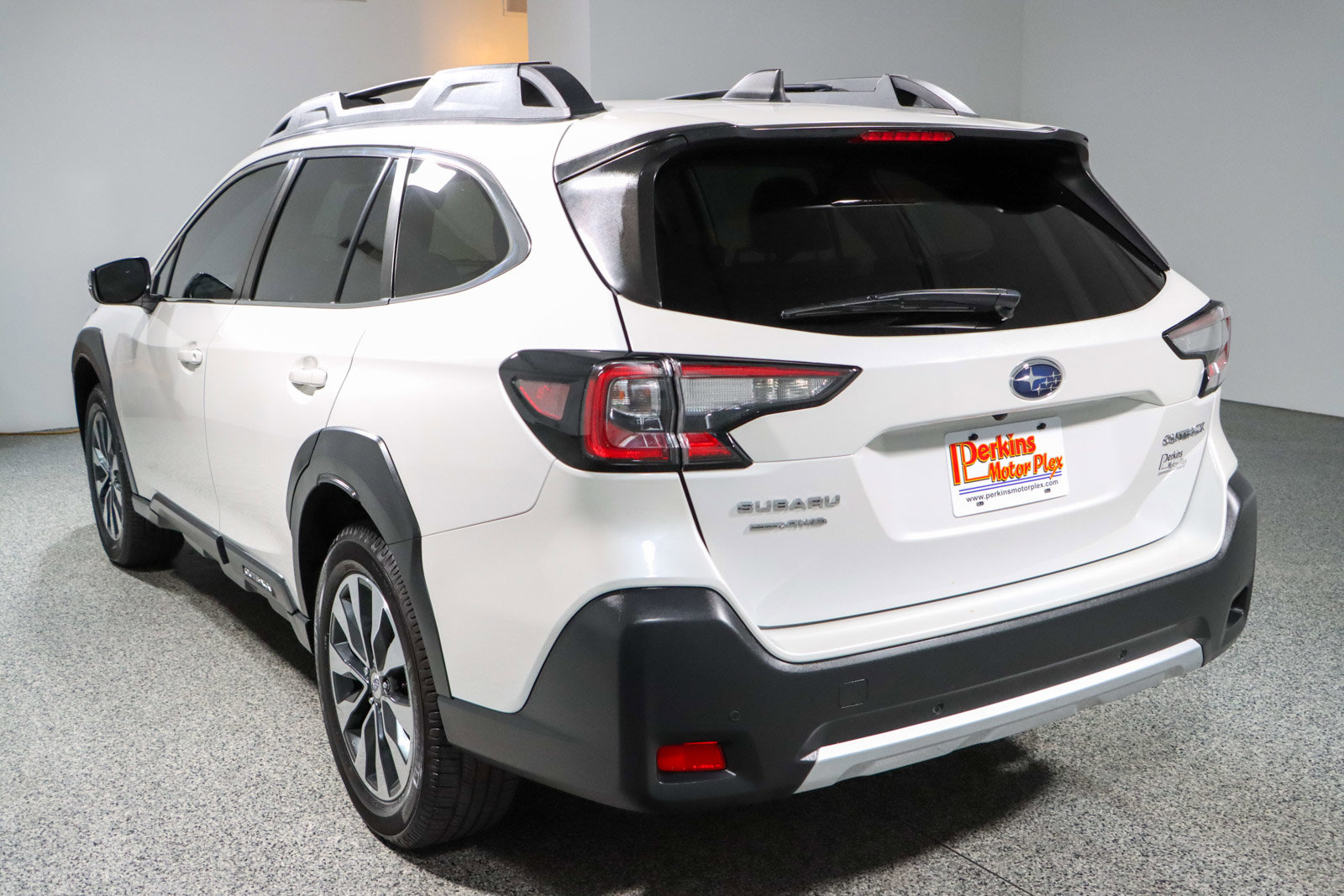 Used 2023 Subaru Outback Limited AWD/4WD image 9
