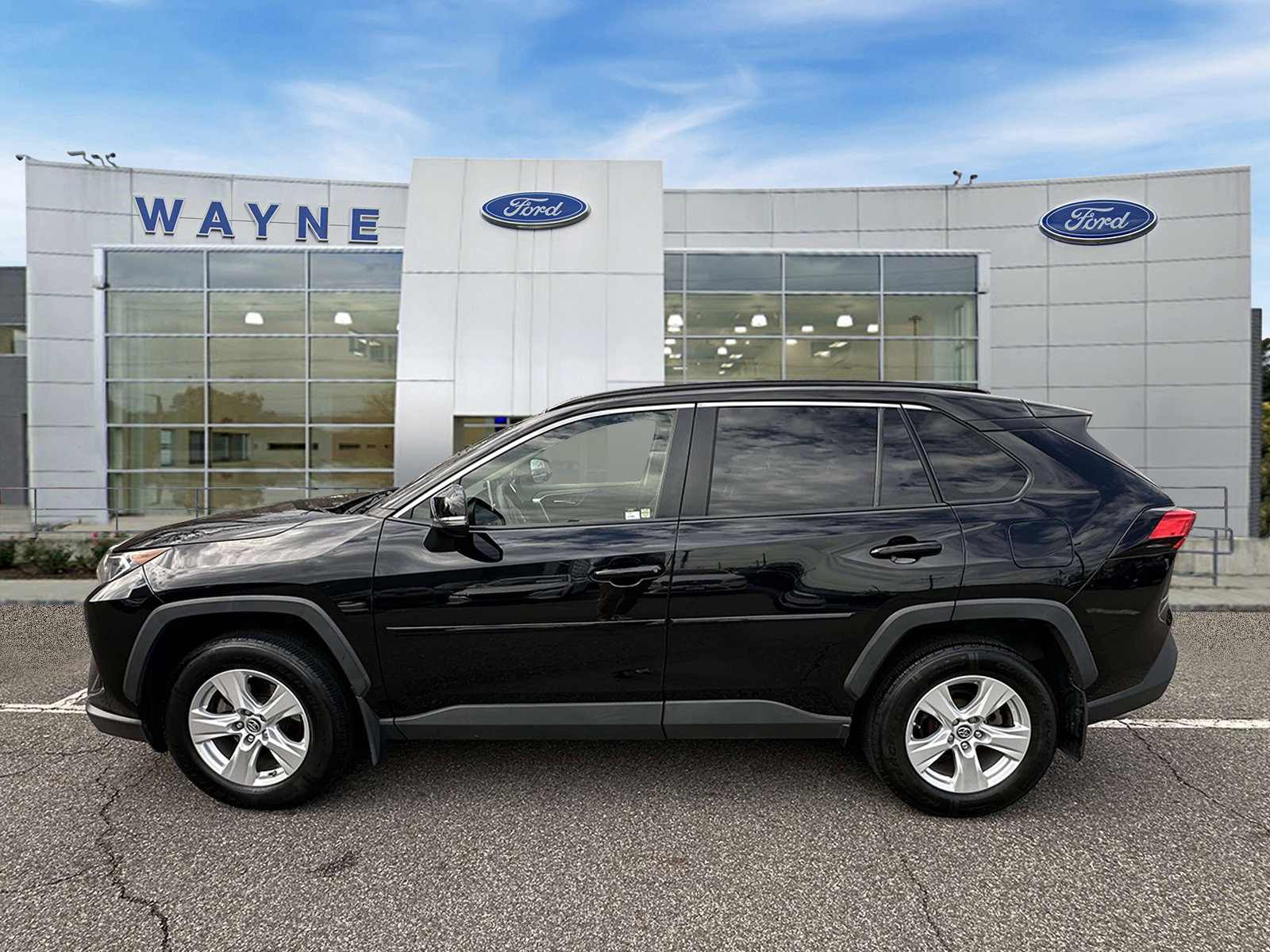 Used 2019 Toyota RAV4 XLE image 7