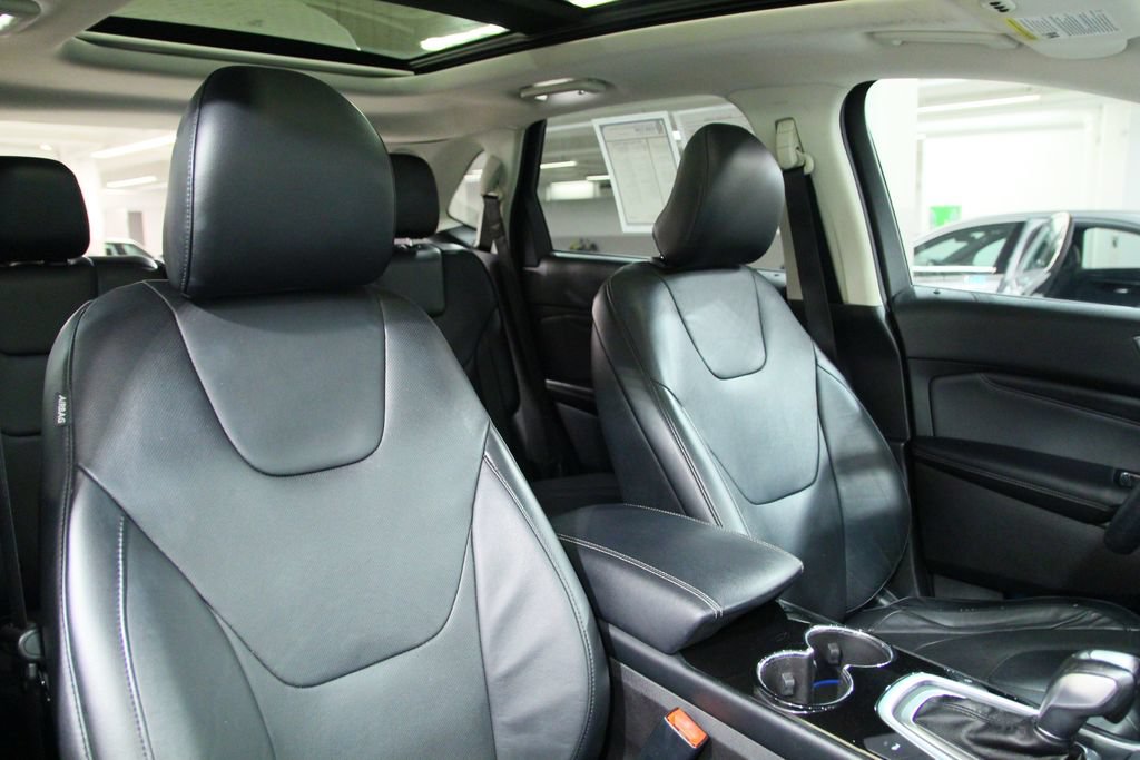 Used 2015 Ford Edge Titanium w/ Equipment Group 302A AWD/4WD image 22