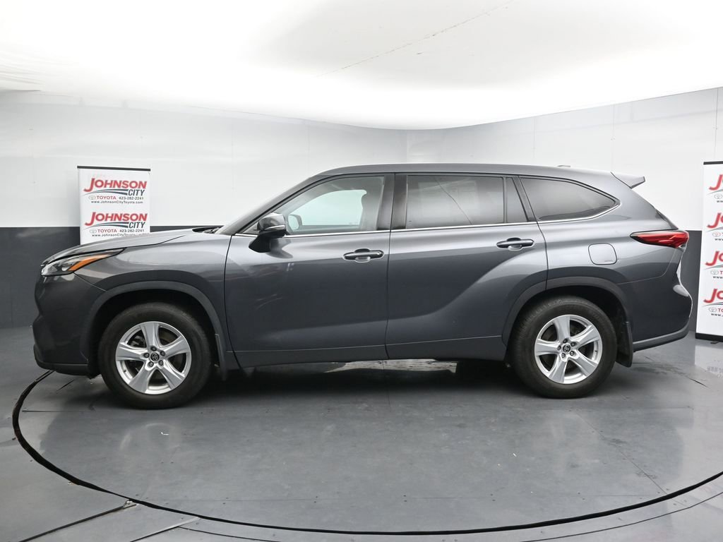 Used 2020 Toyota Highlander LE AWD/4WD image 5