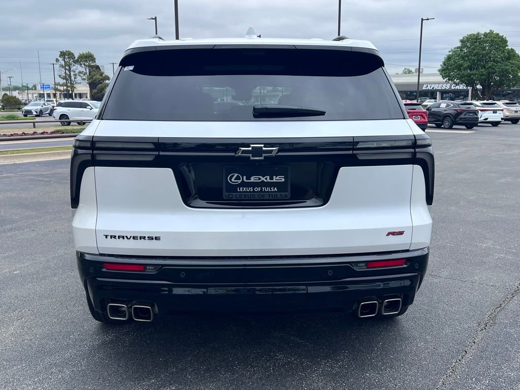Used 2024 Chevrolet Traverse RS FWD image 4