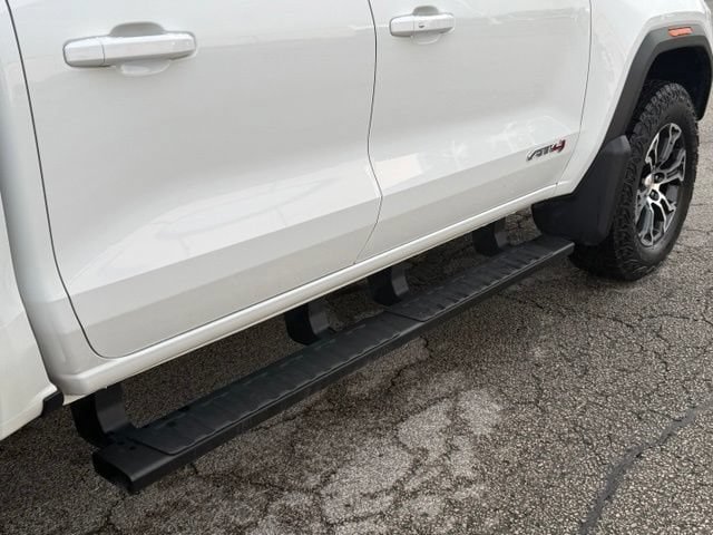 Certified 2024 GMC Canyon AT4 w/ AT4 Premium Package AWD/4WD image 18