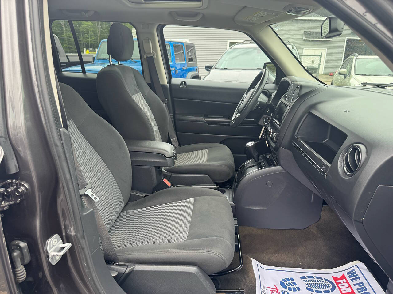 Used 2017 Jeep Patriot Latitude w/ Sun/Sound Group AWD/4WD image 25