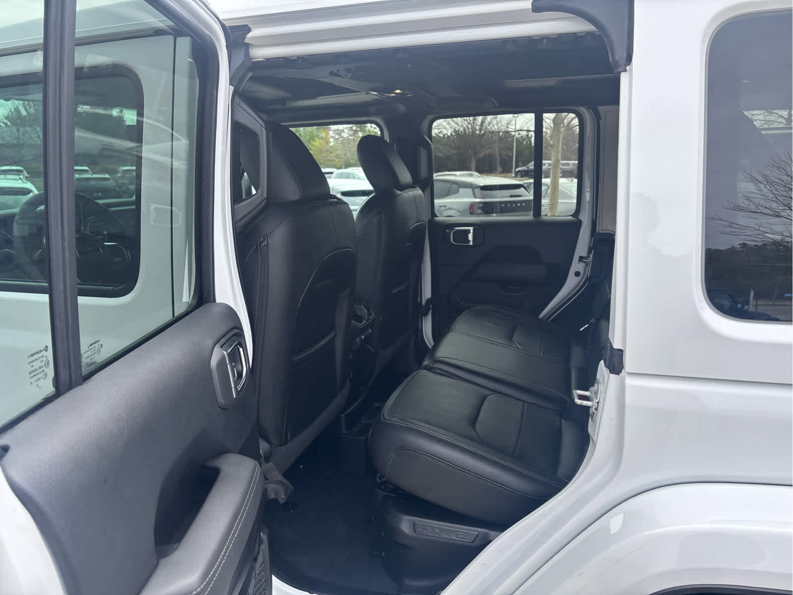 Used 2023 Jeep Wrangler Sahara image 25