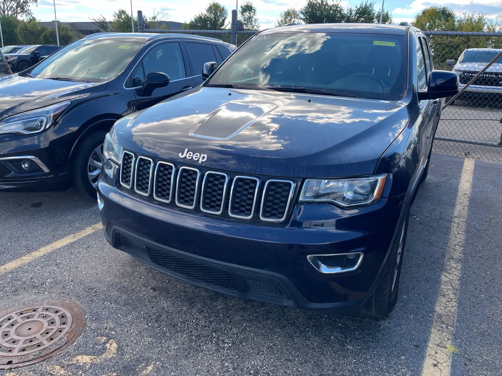 Used 2018 Jeep Grand Cherokee Laredo AWD/4WD image 4