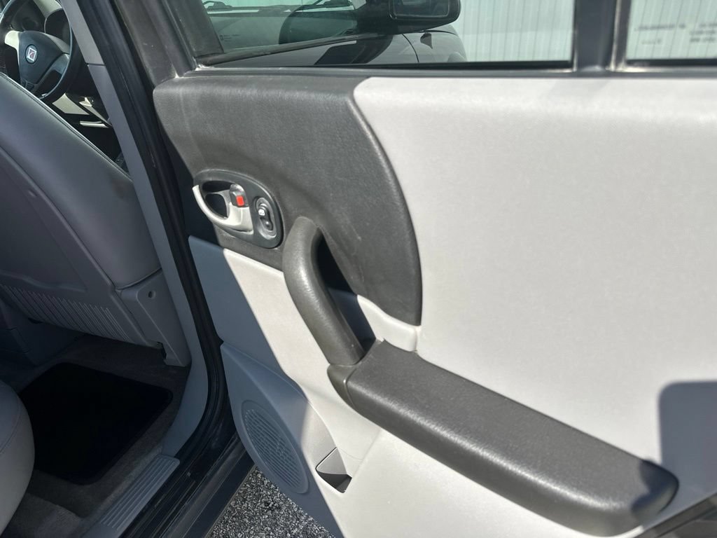 Used 2004 Saturn Vue AWD V6 image 25
