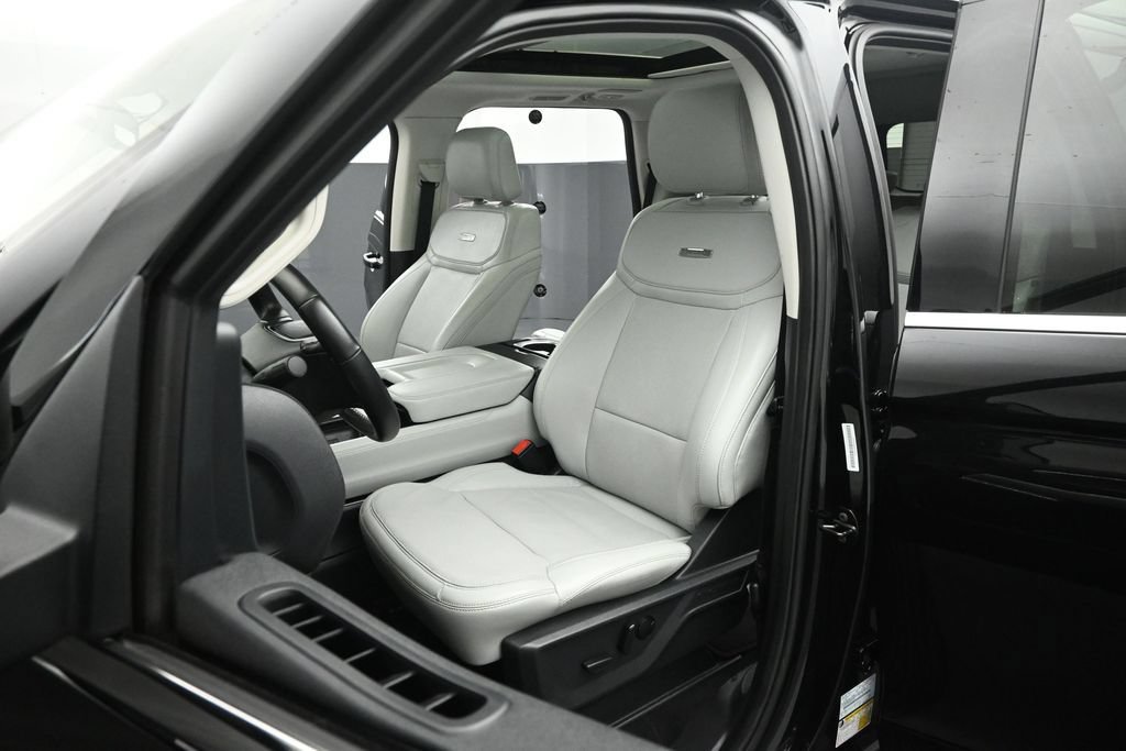 Certified 2025 Ford Expedition Platinum w/ Driver's Package AWD/4WD image 9