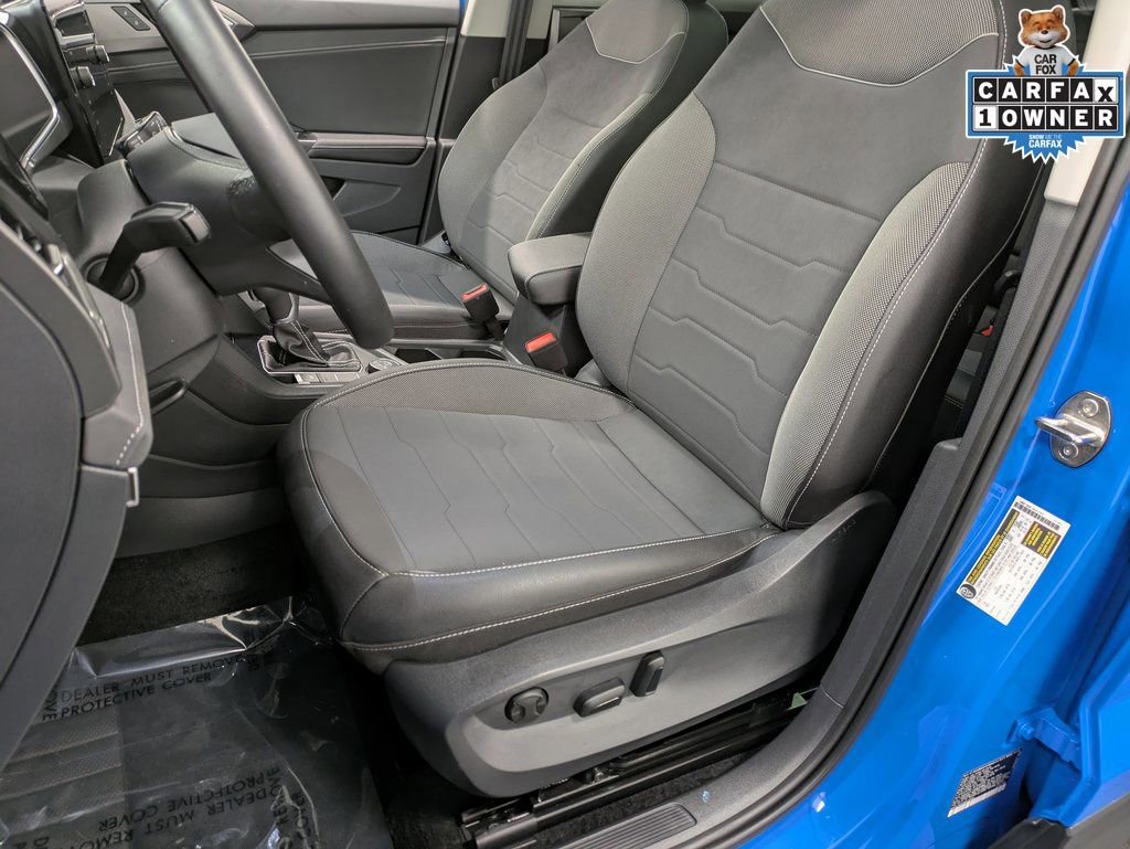 Used 2025 Volkswagen Taos SE image 12