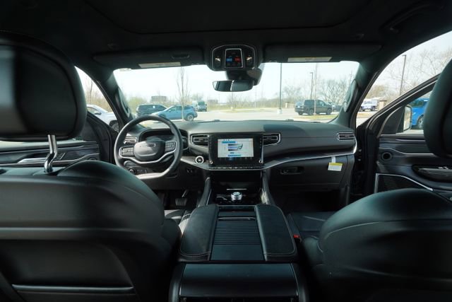 Used 2024 Jeep Wagoneer 4WD w/ Premium Group I image 26