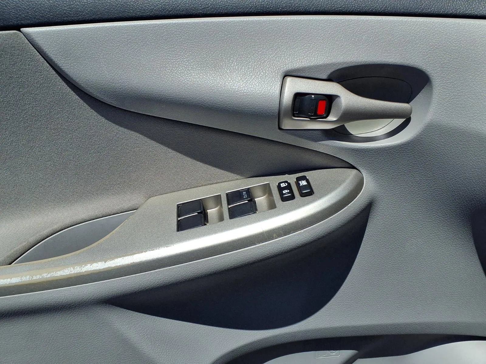 Used 2011 Toyota Corolla LE FWD image 16