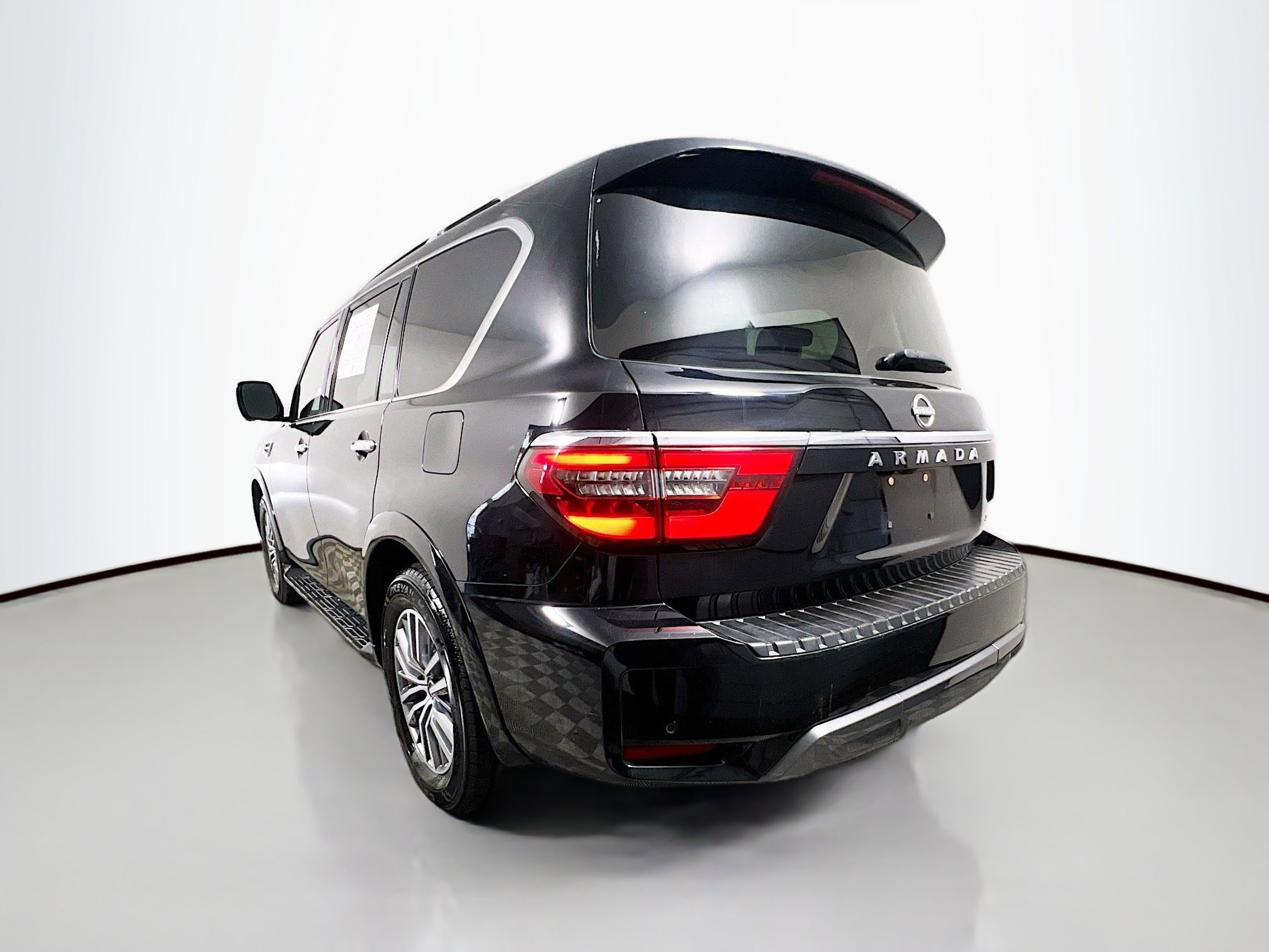 Used 2024 Nissan Armada SL image 8