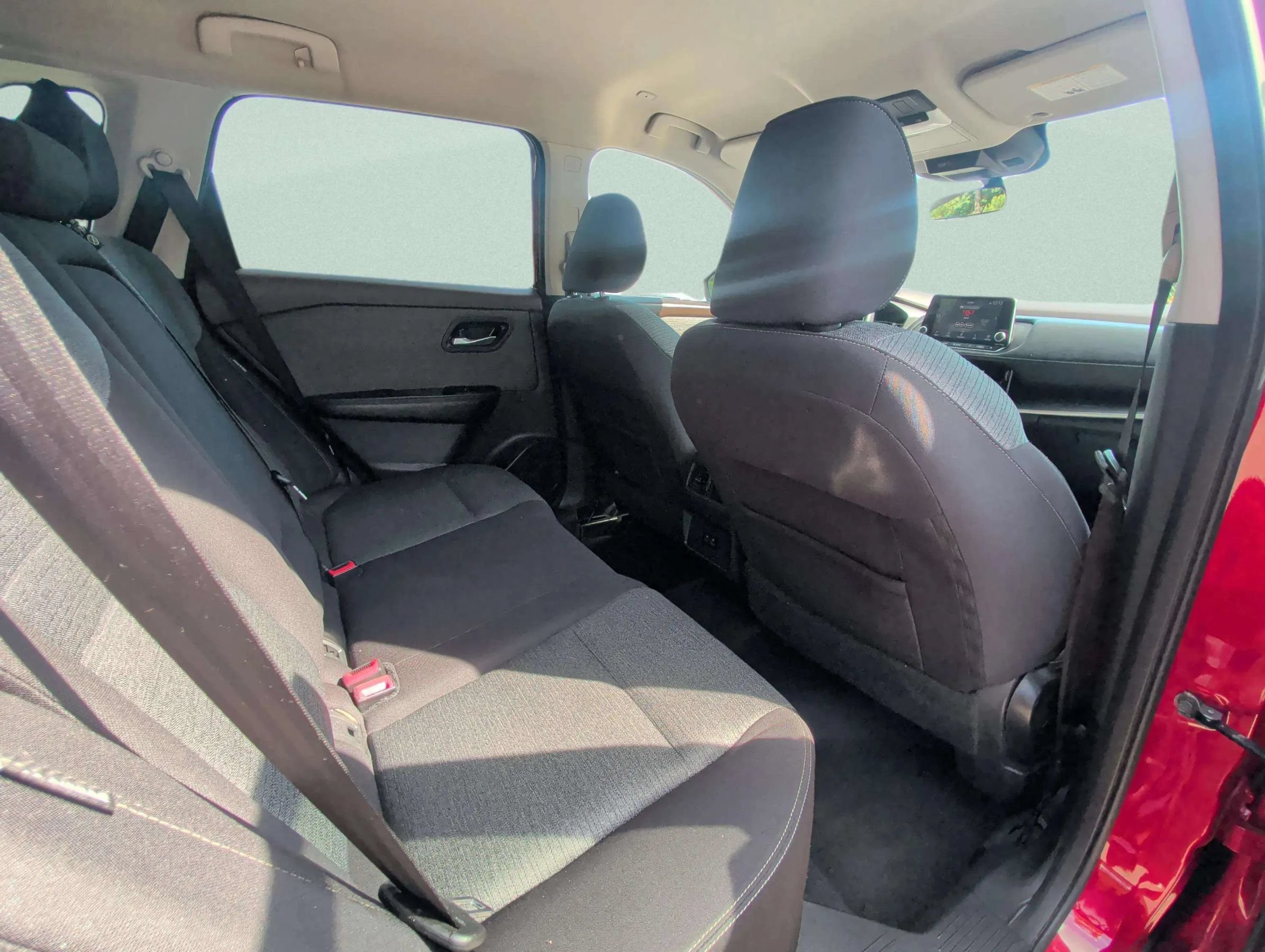 Used 2022 Nissan Rogue SV FWD image 25