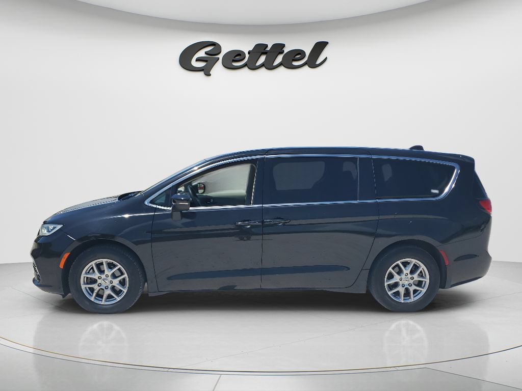 Used 2023 Chrysler Pacifica Touring-L FWD image 8