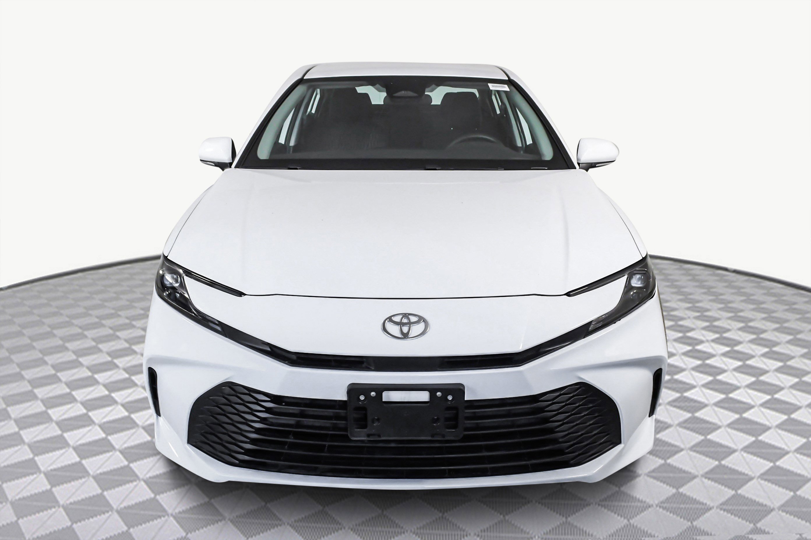 Used 2025 Toyota Camry LE image 2