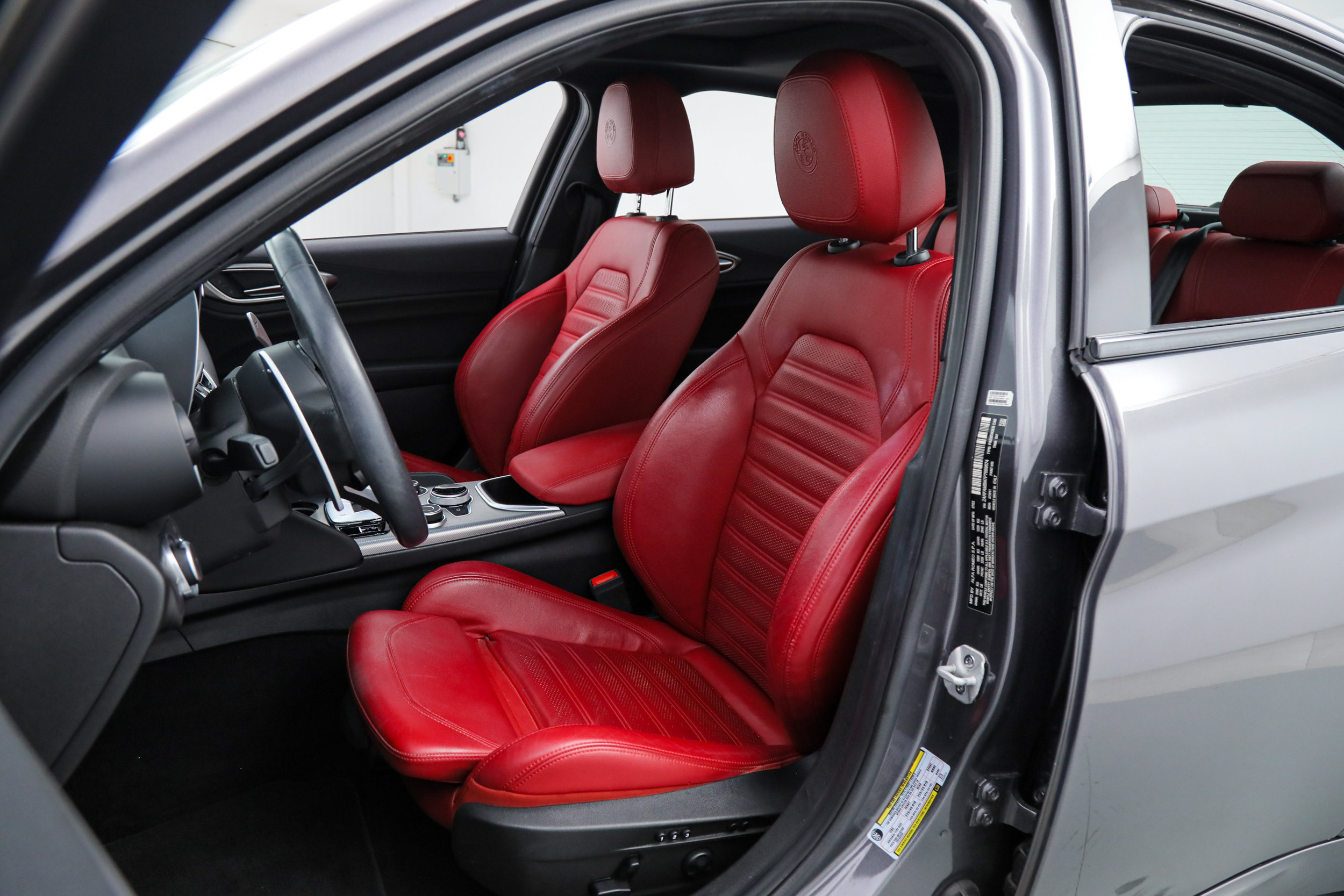 Used 2023 Alfa Romeo Giulia Veloce RWD image 18