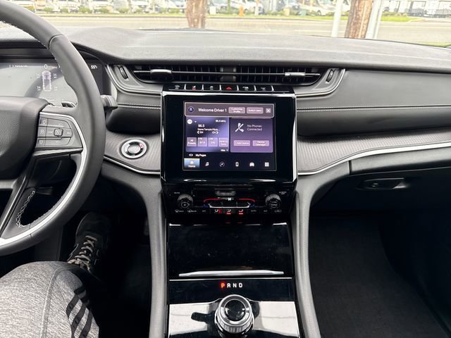 Used 2025 Jeep Grand Cherokee Laredo image 23