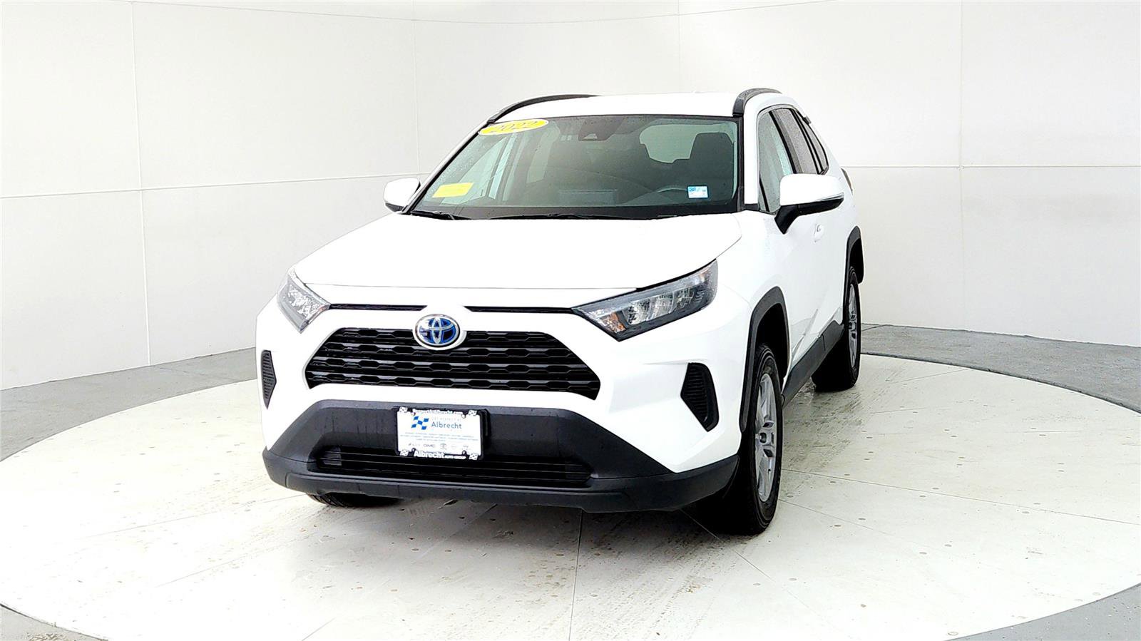 Used 2022 Toyota RAV4 LE image 2