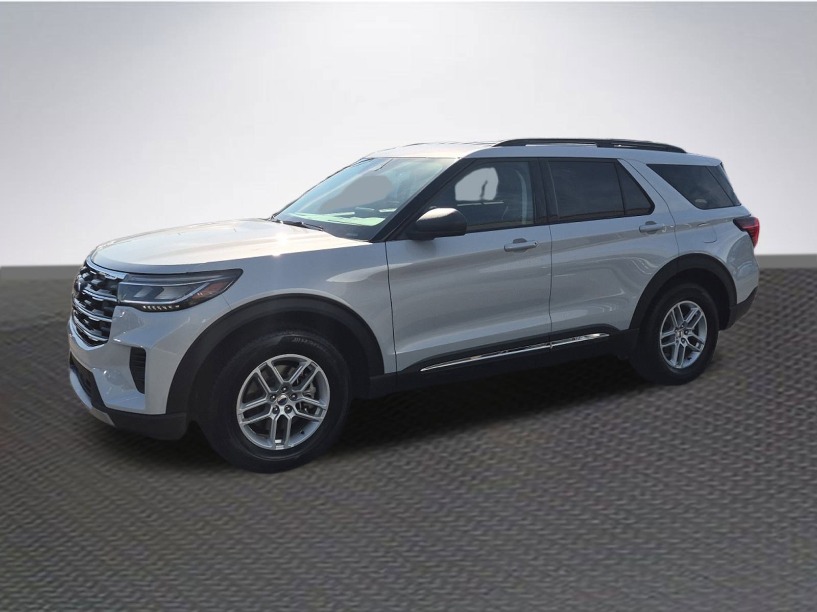 New 2025 Ford Explorer Active image 2