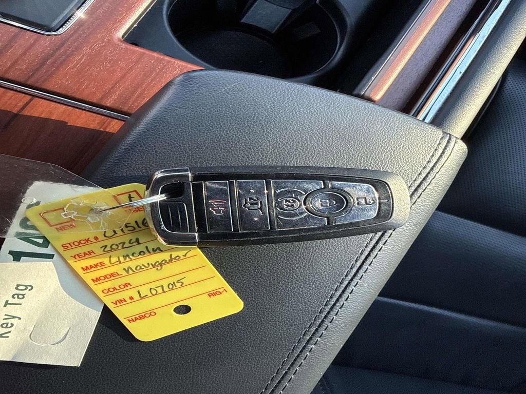 Used 2024 Lincoln Navigator L 4WD image 34