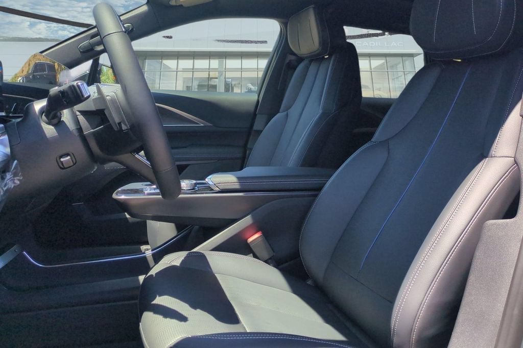 New 2026 Cadillac Lyriq Luxury AWD/4WD image 12