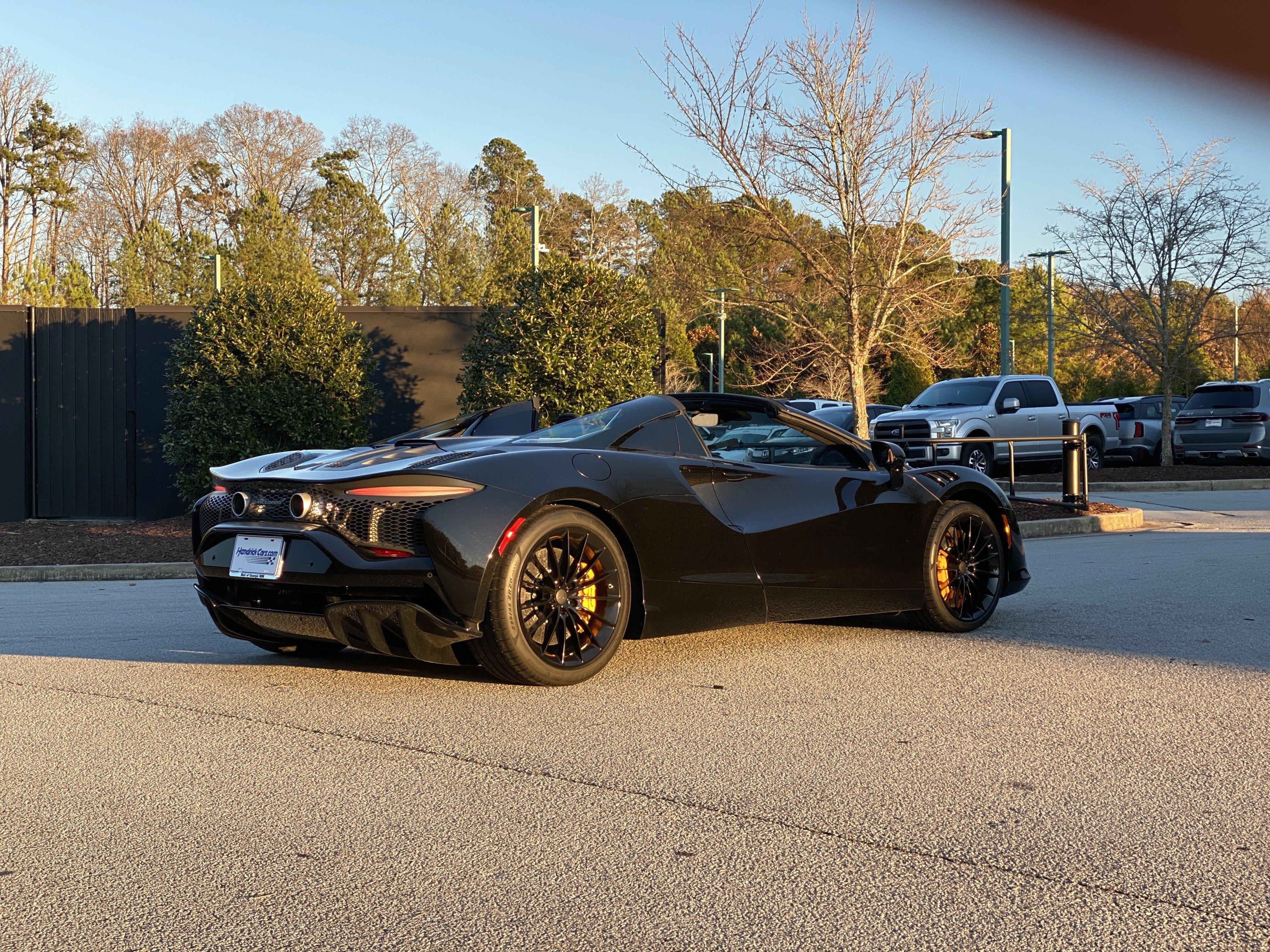 Used 2025 McLaren Artura Spider image 3