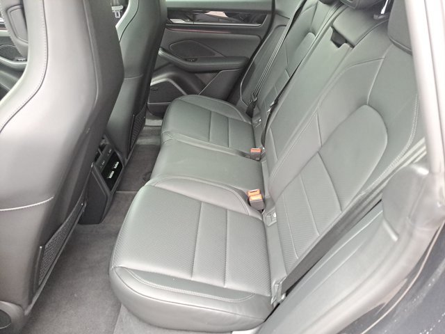 Used 2025 Porsche Macan 4 Electric AWD/4WD image 18