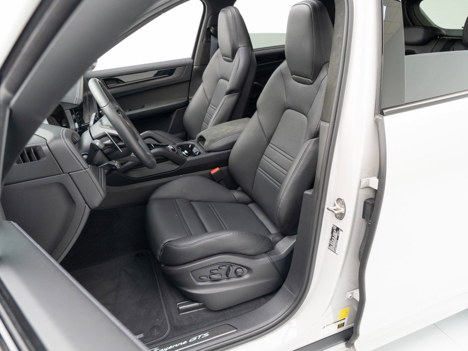 Certified 2026 Porsche Cayenne GTS image 5