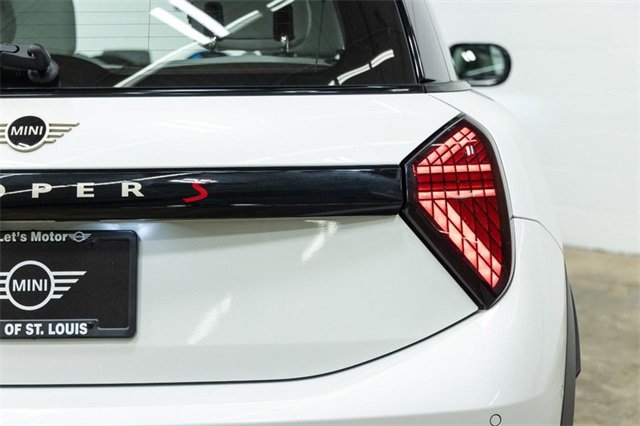 Certified 2025 MINI Cooper S image 11