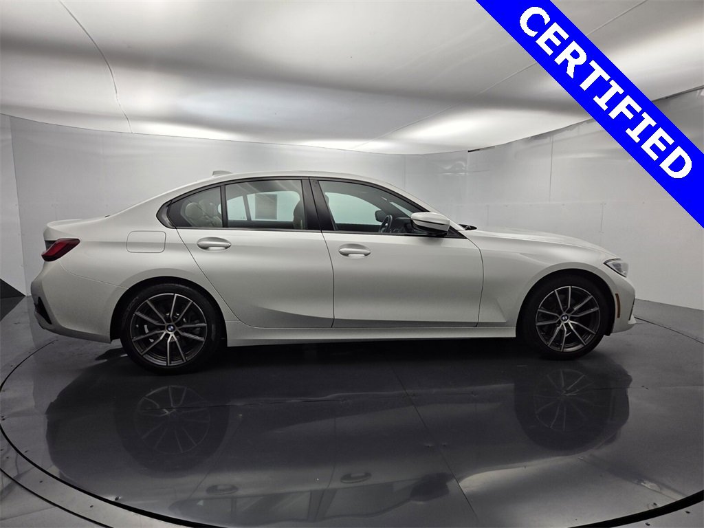 Used 2022 BMW 330i Sedan w/ Driving Assistance Package image 9