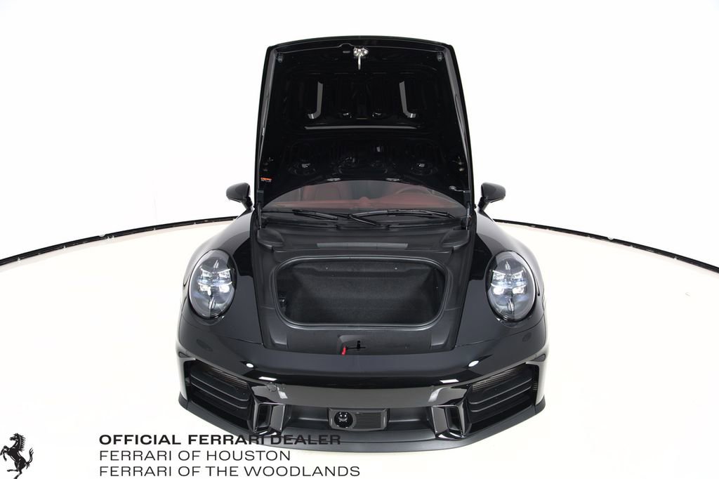 Used 2025 Porsche 911 Carrera image 32