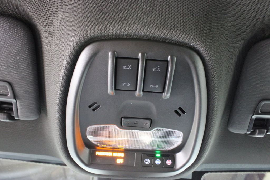 Used 2025 Buick Envista Sport Touring w/ Convenience I Package FWD image 28