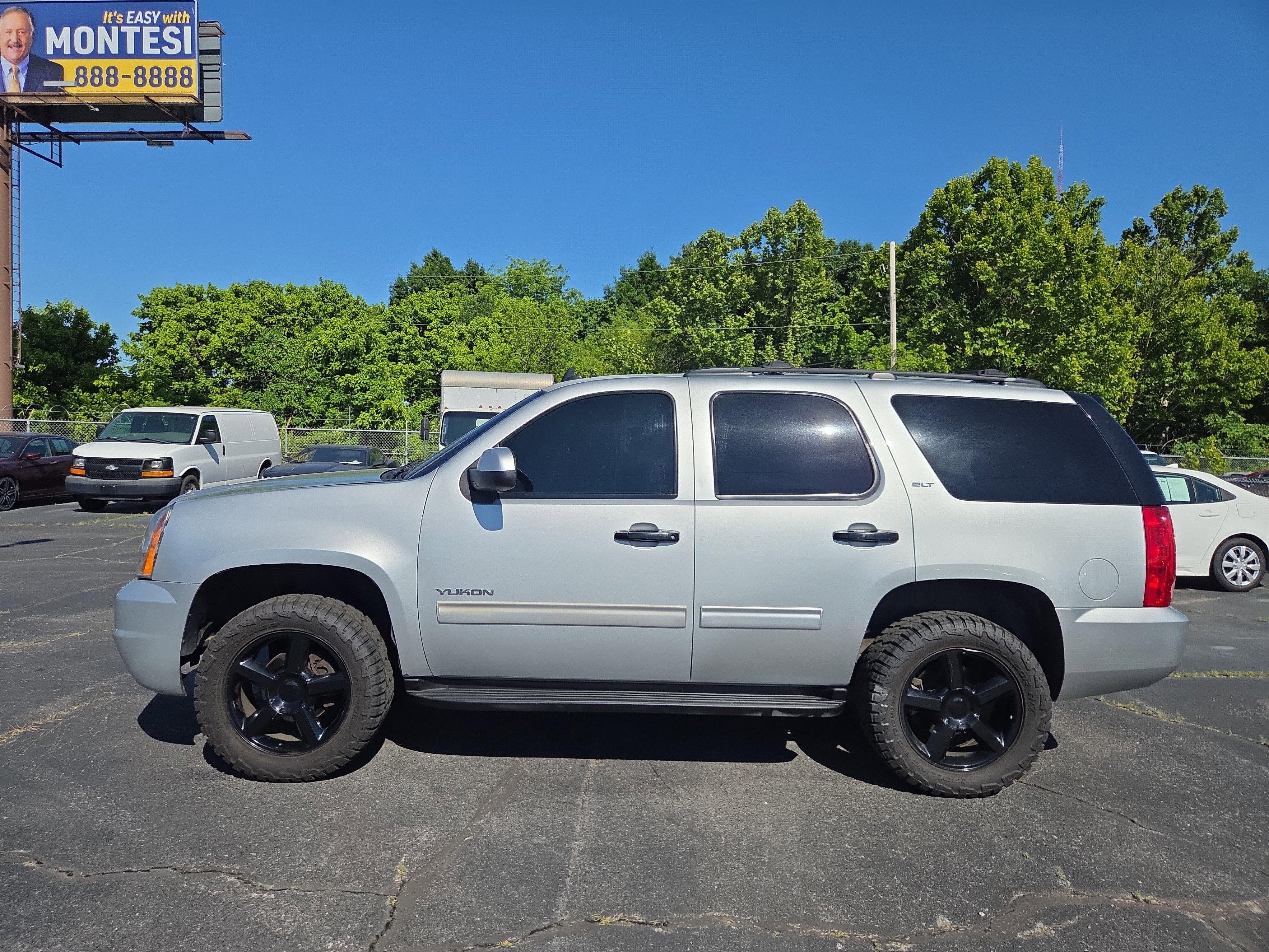 Used 2013 GMC Yukon SLT RWD image 2