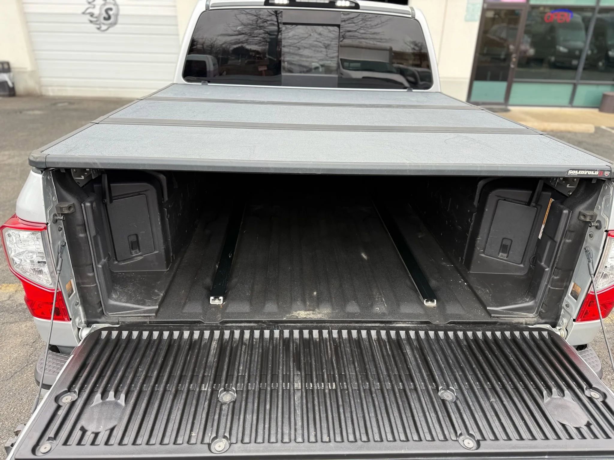 Used 2017 Nissan Titan SL image 14