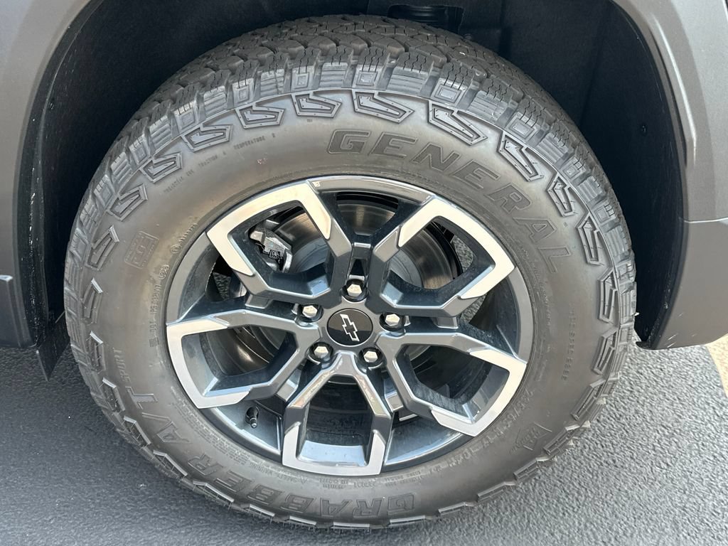 New 2026 Chevrolet Equinox ACTIV w/ Convenience Package III AWD/4WD image 26