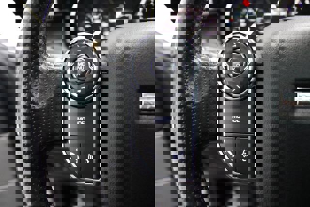 Used 2016 Land Rover Range Rover Sport SE image 18