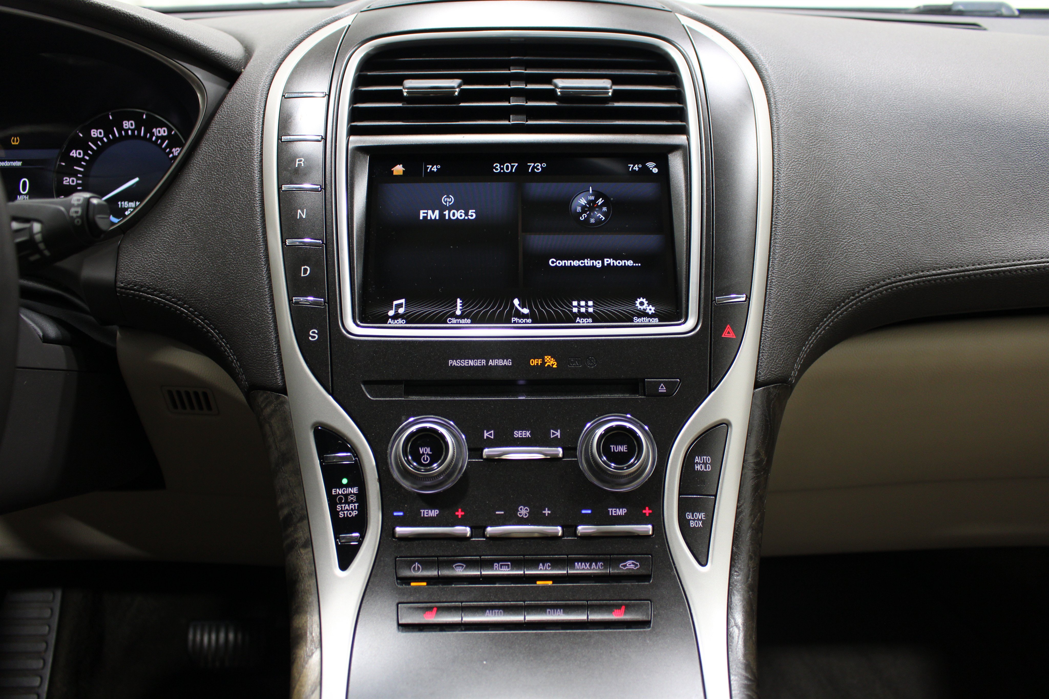 Used 2017 Lincoln MKX Select w/ Enhanced Security Package FWD image 17