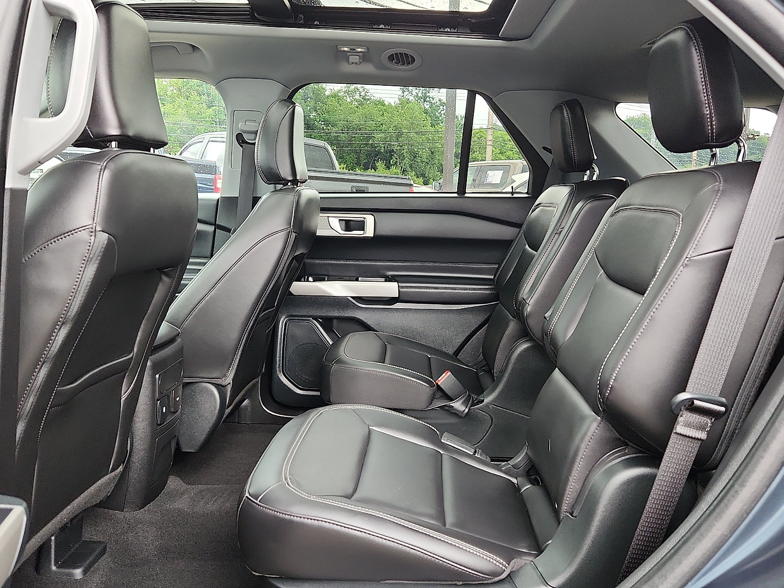 Used 2023 Ford Explorer XLT w/ Equipment Group 202A AWD/4WD image 10