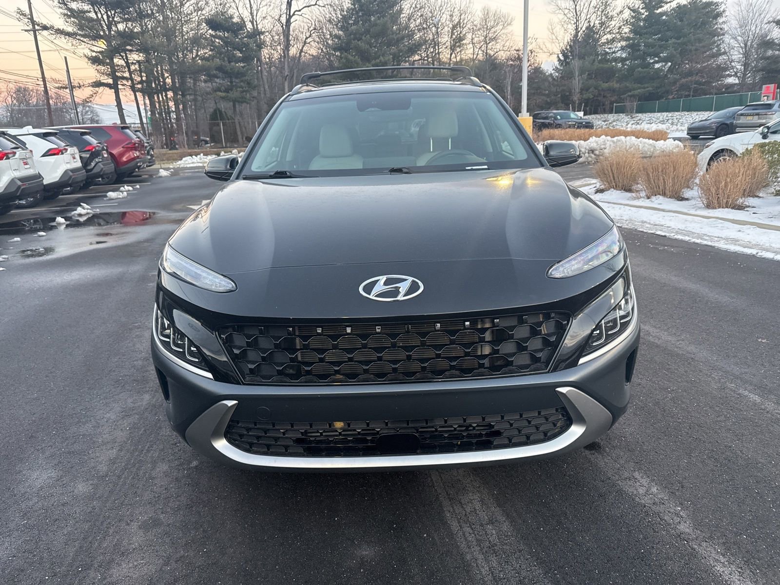 Used 2023 Hyundai Kona Limited image 2