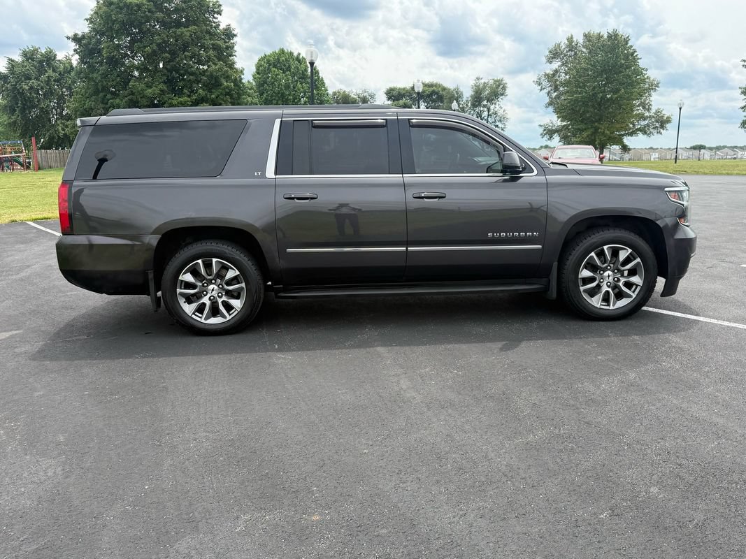 Used 2016 Chevrolet Suburban LT w/ Luxury Package AWD/4WD image 4