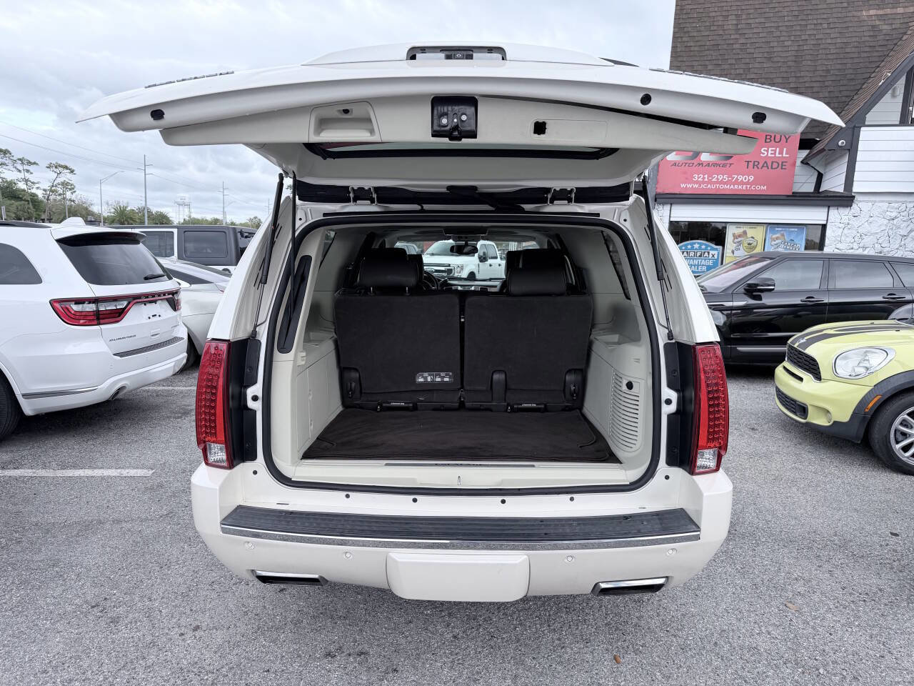 Used 2013 Cadillac Escalade ESV Platinum image 4