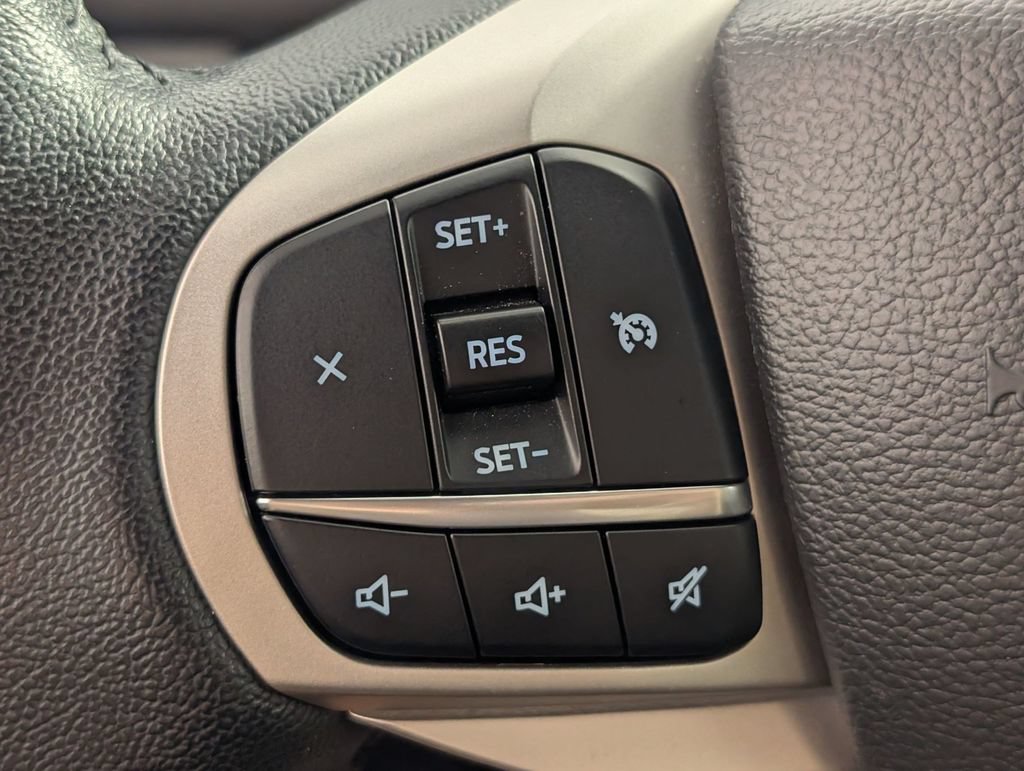 Used 2023 Ford Explorer XLT AWD/4WD image 16