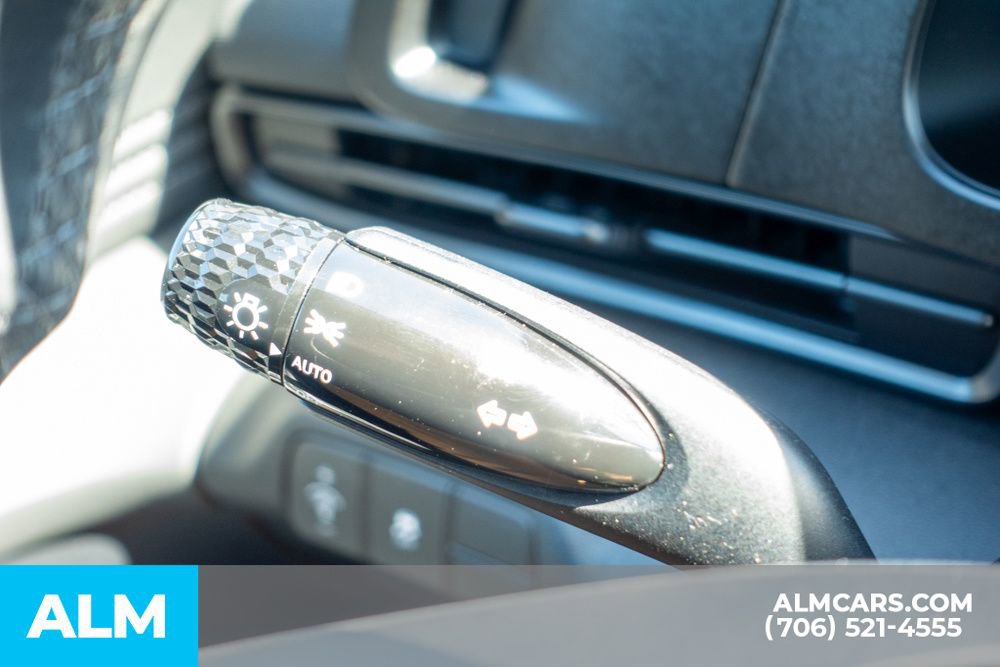 Certified 2025 Hyundai Elantra Sport image 31