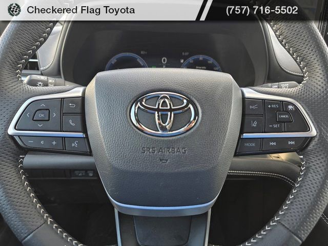 Used 2025 Toyota Sienna XSE w/ XSE Plus Package image 14