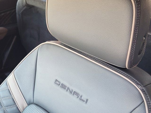 Used 2024 GMC Canyon Denali image 20
