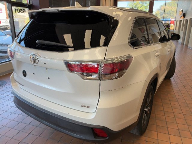 Used 2016 Toyota Highlander XLE image 9