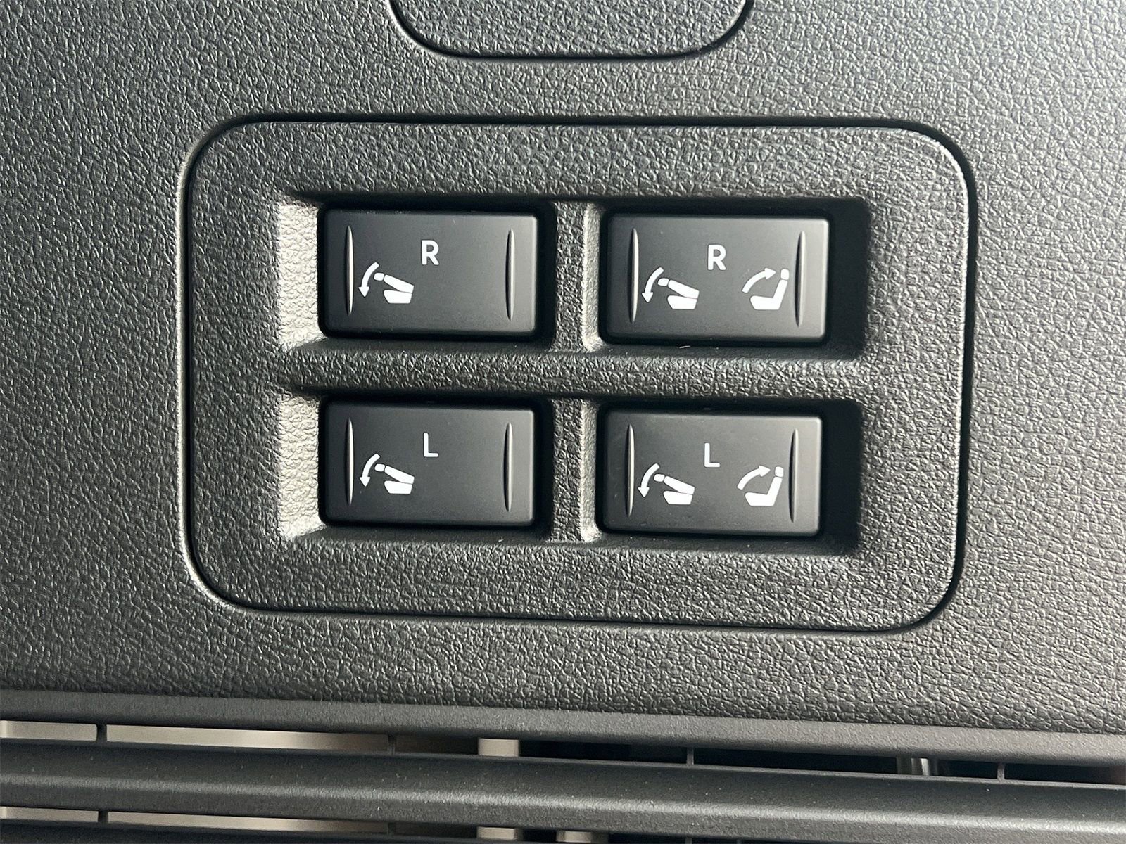 New 2025 Nissan Armada SL w/ Captain's Chari Seat Package image 27